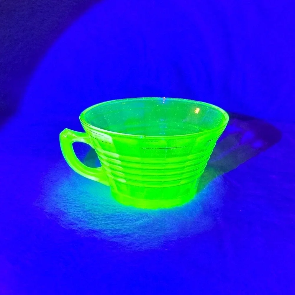 Vintage Anchor Hocking Circle Uranium Green Depression Tea‎ Cup Glows